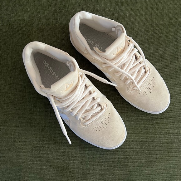 Adidas | Tyshawn Mid Off-White skate shoes - Picture 2 of 14